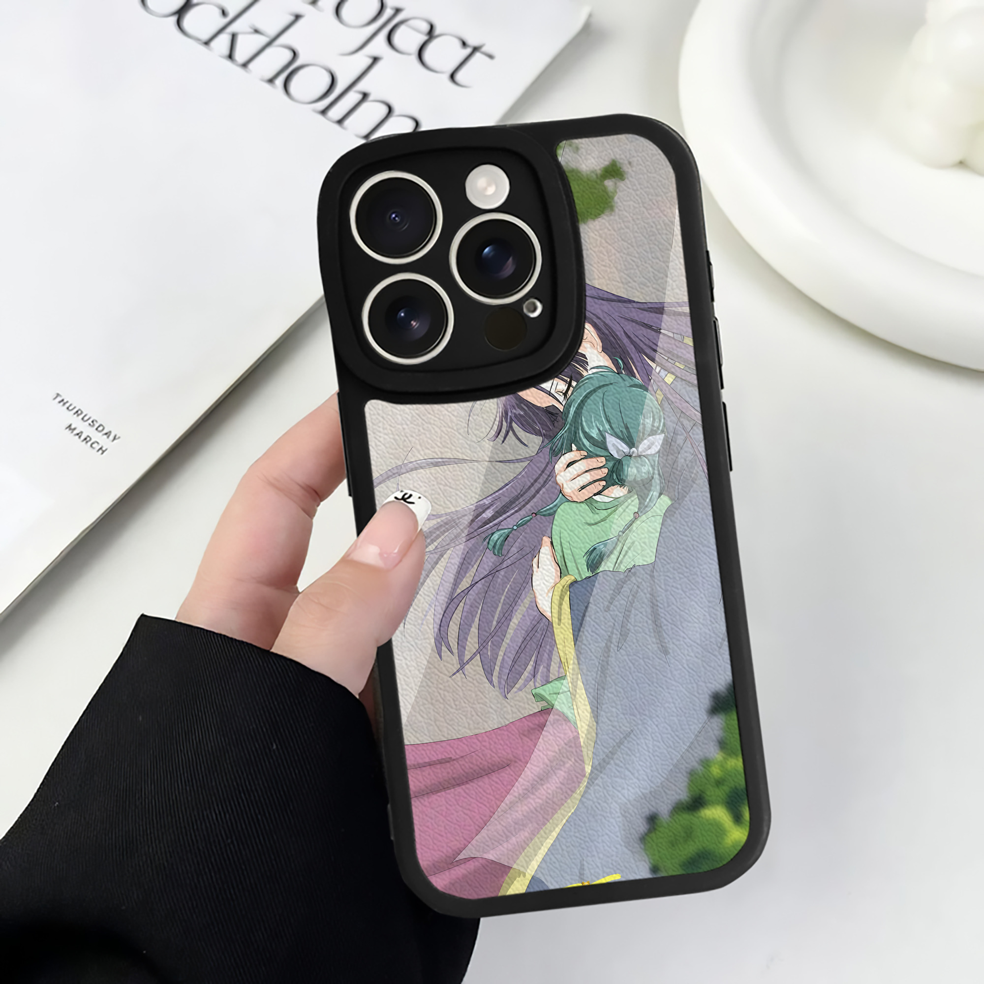 （画像用） 薬屋のひとりごと The Apothecary Diaries 【iPhone 16シリーズ対応】シリコンスマホケース（レザー調） 材質：シリコン
